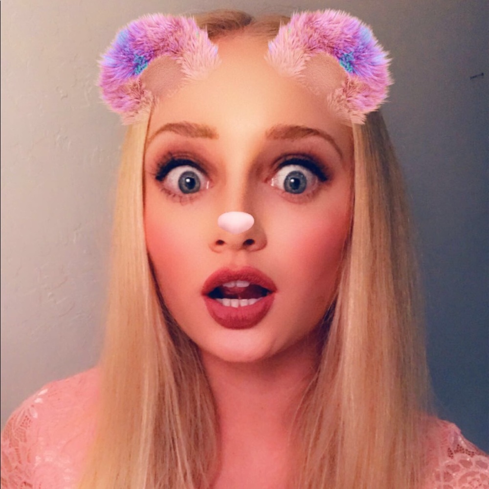 Meet your Posher, Cassandra